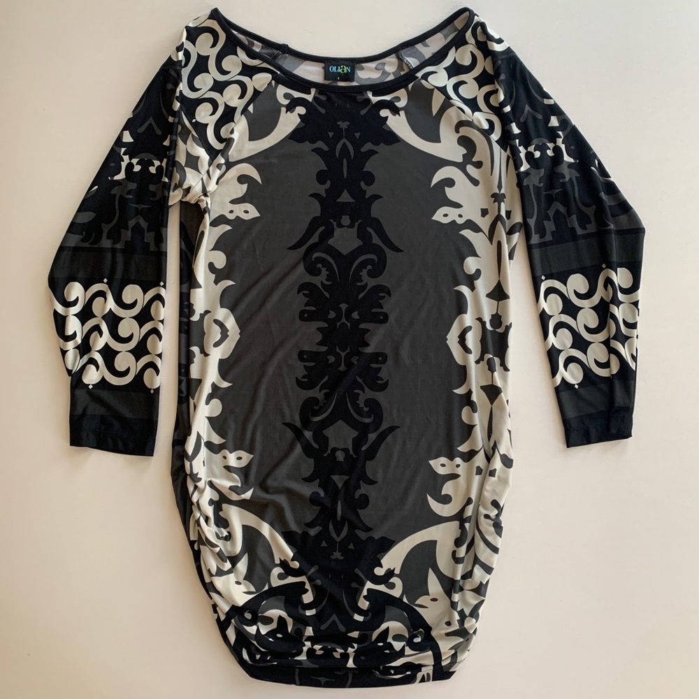 Women’s maternity top (size small)